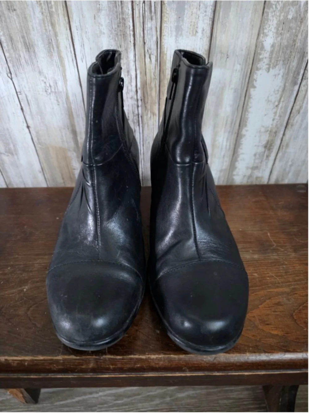 Women's Clarks Black Leather Ankle Boots & Booties Size 7.5 - Picture 3 of 7